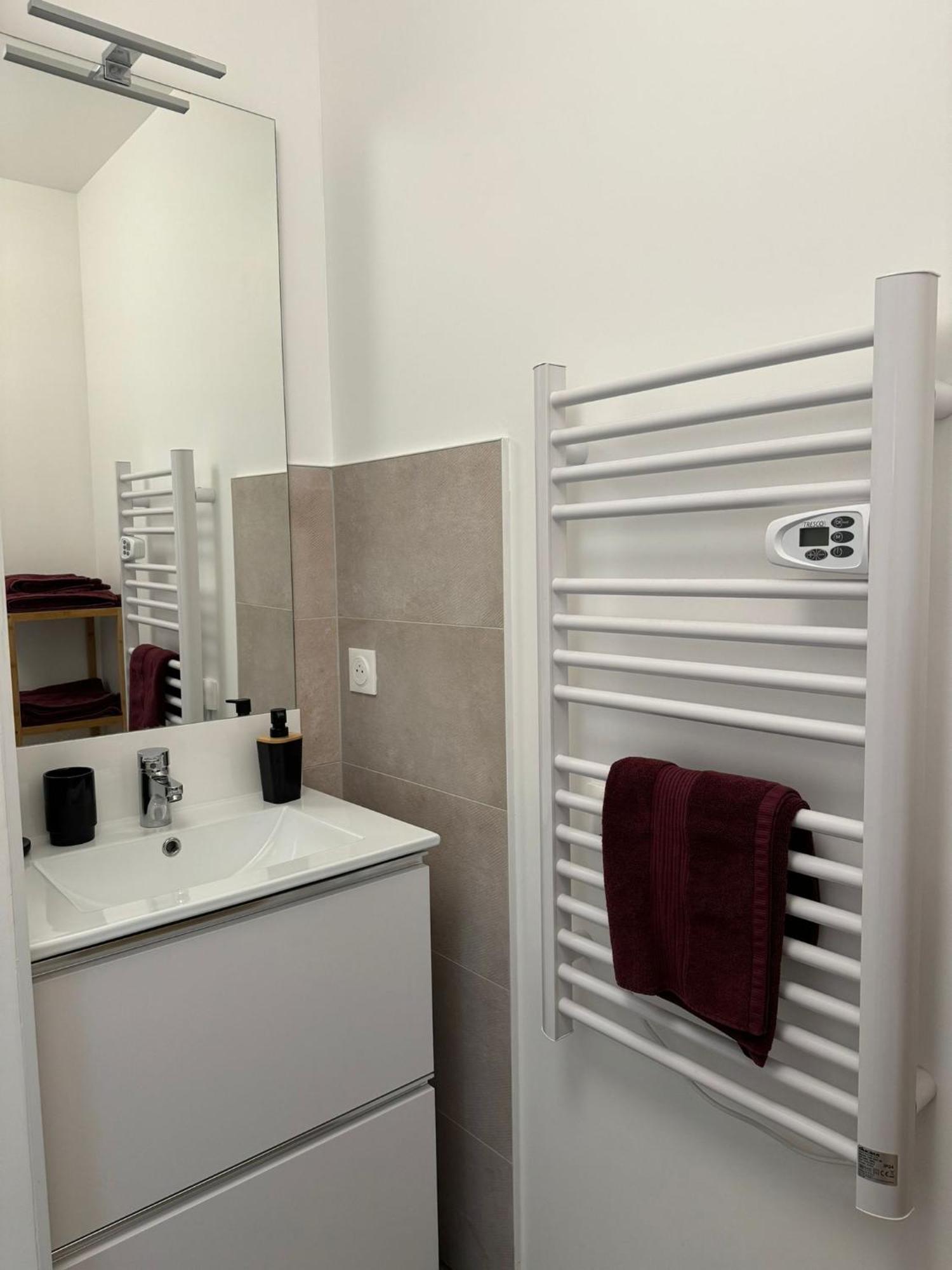 Presqu'Ile, Appartement Neuf Avec Balcon, Salle De Gym Et Parking Caen Exterior photo